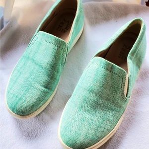Naturalizers Slip on shoes